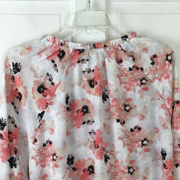 C & C California V-neck Floral Blouse Plus Size 2X - Picture 4 of 7